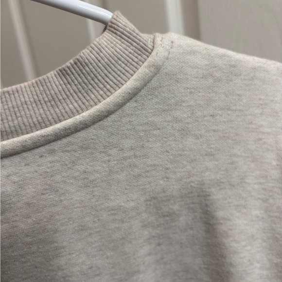 SKIMS Oatmeal Heather Sweatshirt - Picture 4 of 5